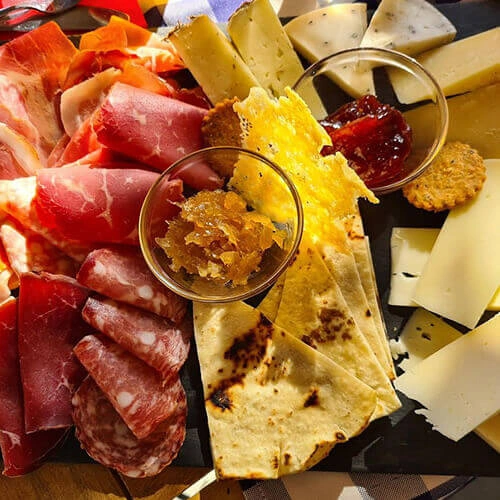 Aperitivo con salumi e formaggi tipici - Chef Titty - RistoBar Pic Nic | Orta S. Giulio (NO)