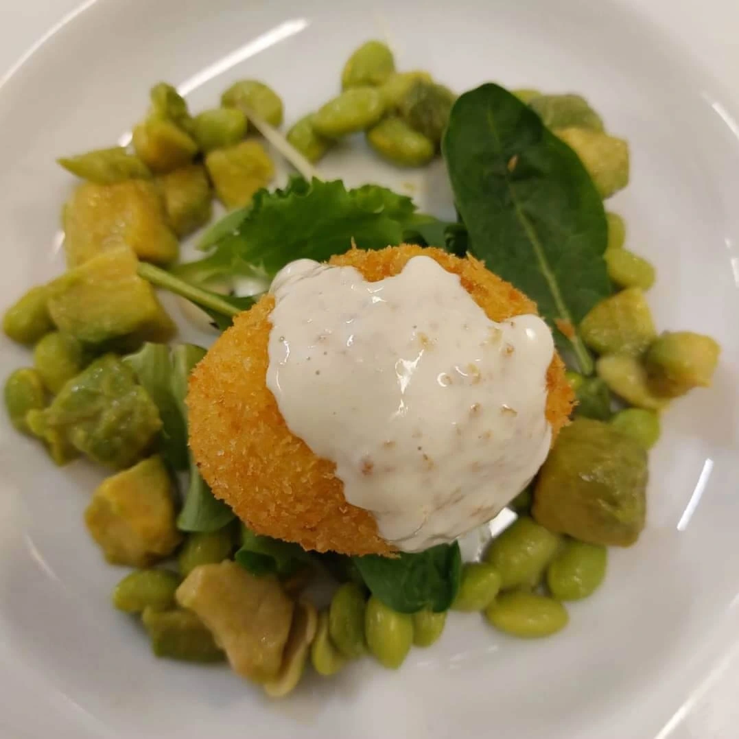 Arancina con fonduta su letto di fave e avocado - Chef Nabil El Bettach - Hotel Corso | Alassio (SV)