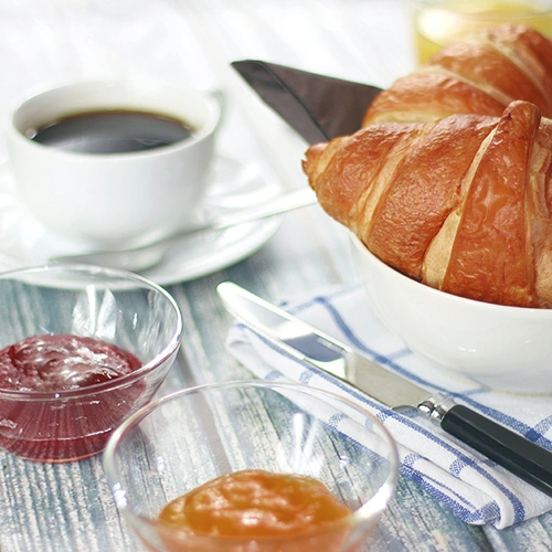 Prima colazione con Croissant freschi - Hotel Santa Caterina Orta San Giulio (NO)