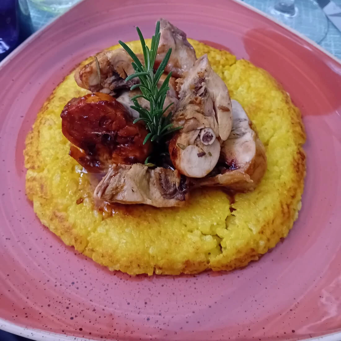 Coniglio in porchetta con riso al salto - Chef Titty - Ristoro Filo Fieno | Orta S. Giulio (NO)