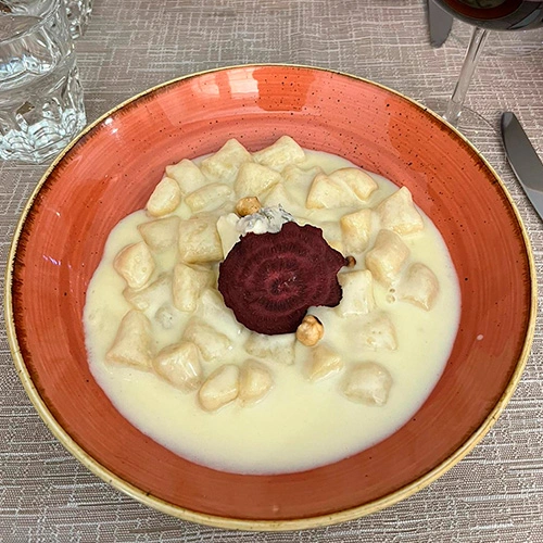 Gnocchi fatti in casa con salsa ai quattro formaggi - Chef Titty - Ristoro Filo Fieno | Orta S. Giulio (NO)