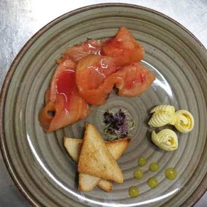 Salmone marinato con crostini ed emulsione agli agrumi - Chef Stefano Trezzani - Hotel Curtis Centrale | Alassio (SV)