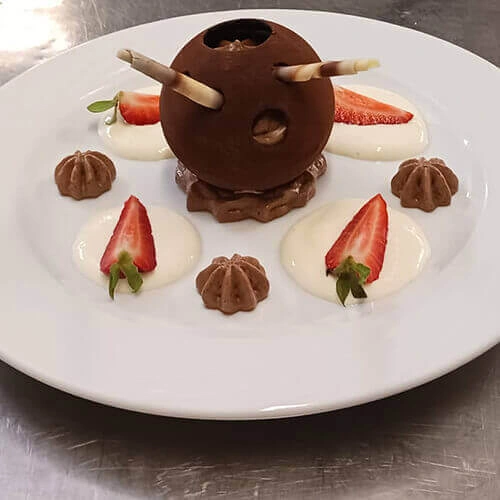 Sfera al fondente con mousse al cioccolato - Chef Nabil El Bettach - Hotel Corso | Alassio (SV)