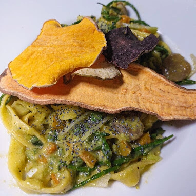 Le tagliatelle fatte in casa crema di topinambur salicornia zucca e castagne - Chef Titty - Ristoro Filo Fieno | Orta S. Giulio (NO)